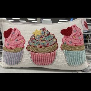BEADED CUPCAKES THROW PILLOW// VALENTINES DAY// 14 x 20”